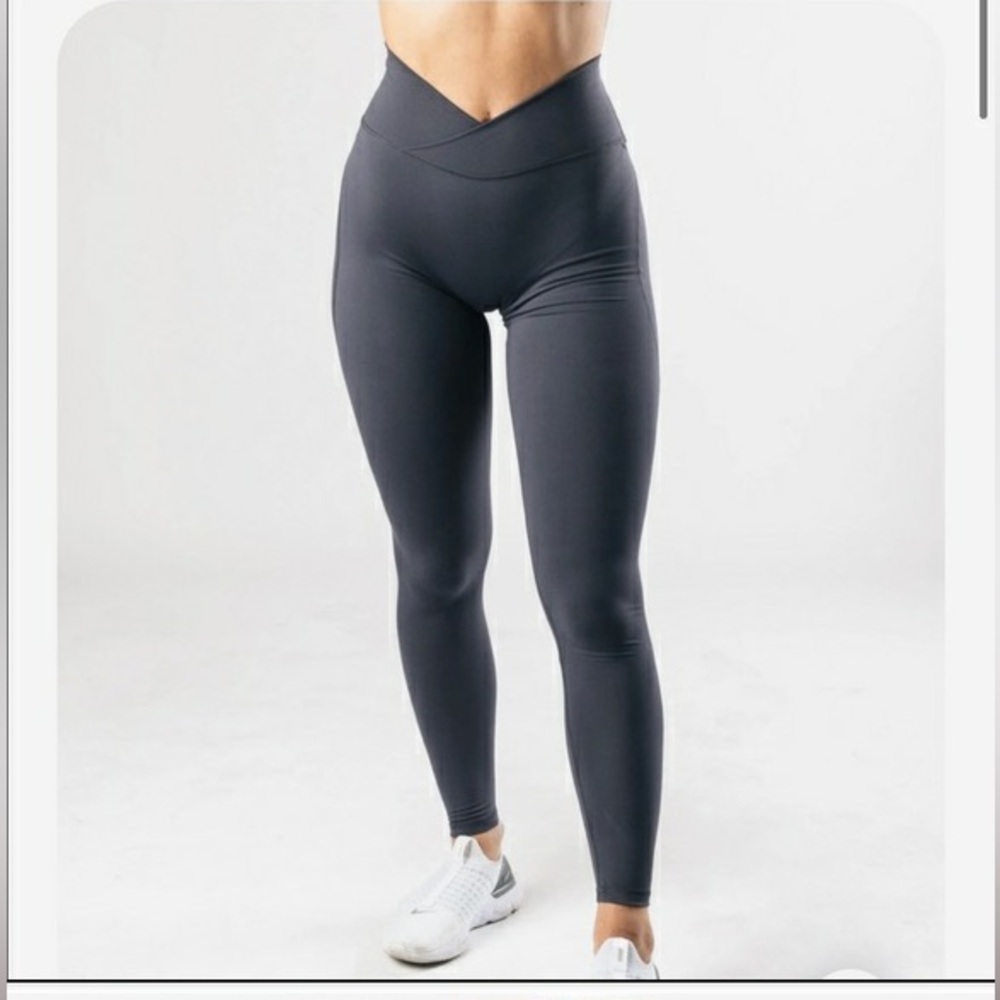 Alphalete Surface Path leggings in Overcast